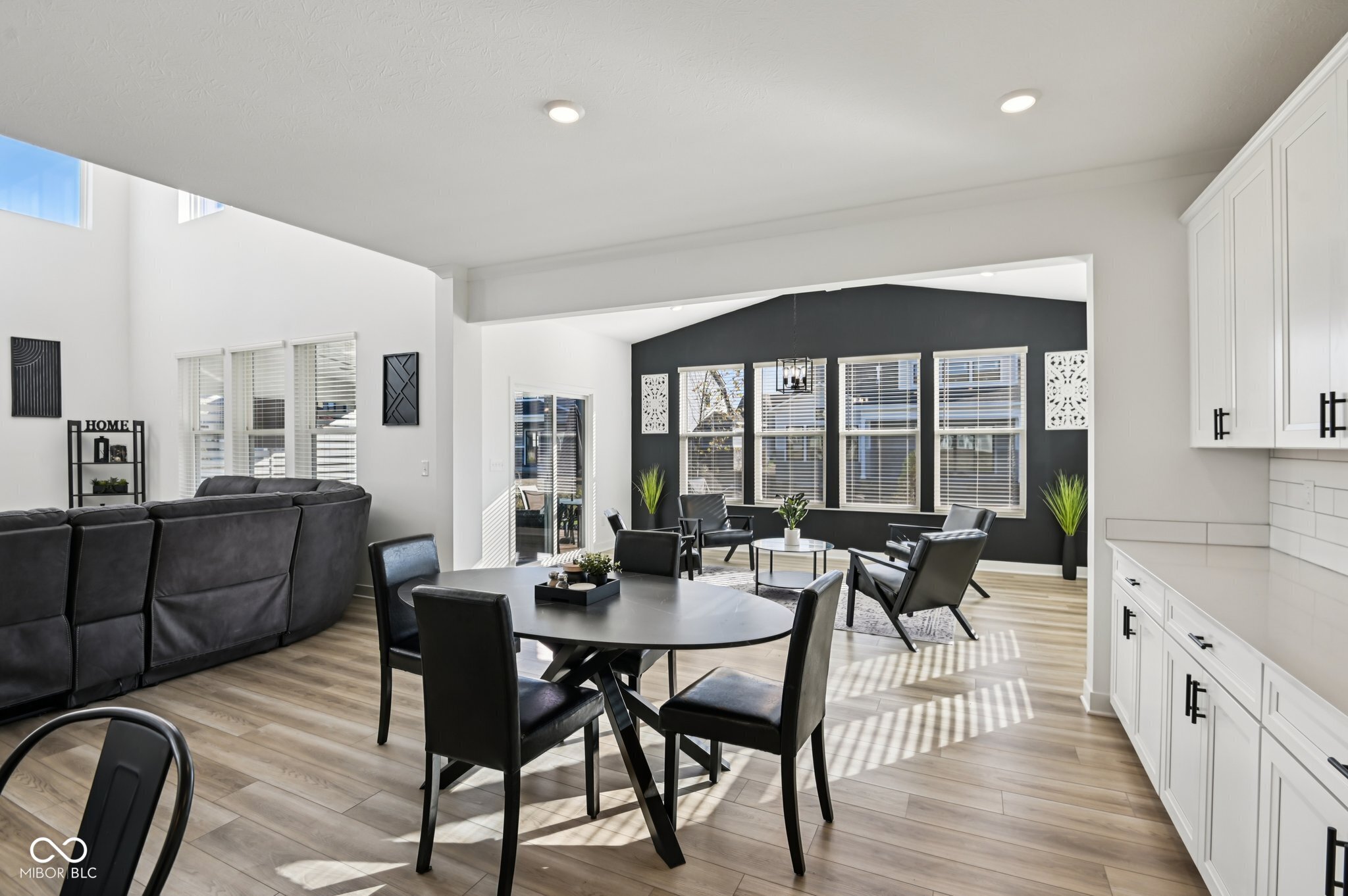 1432 Chatham Hills Boulevard