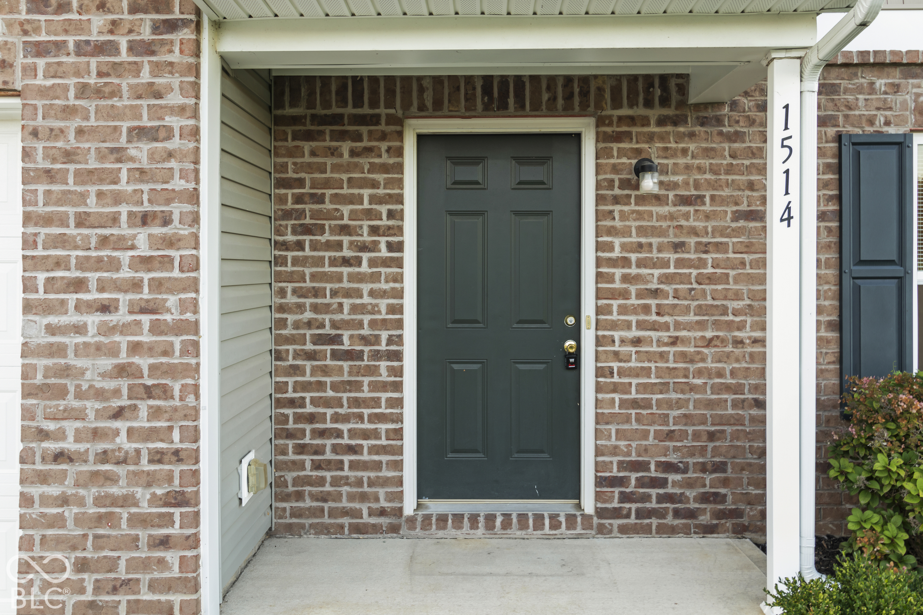 1514 E Holly