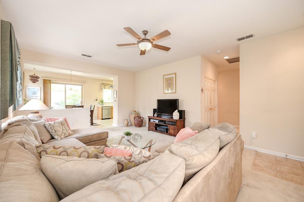 845 Dogwood Loop