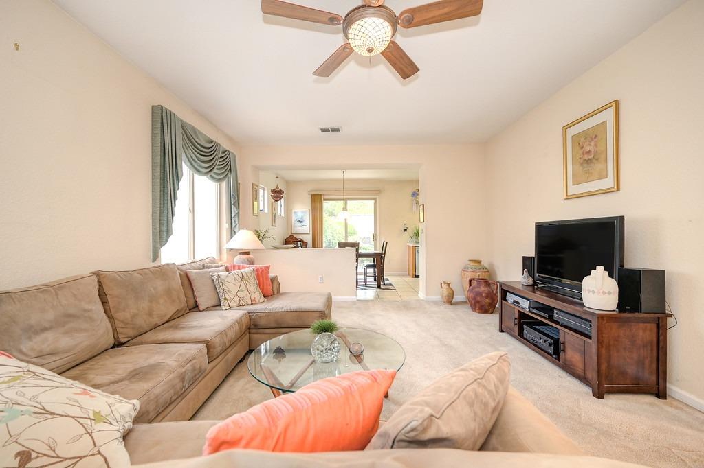 845 Dogwood Loop