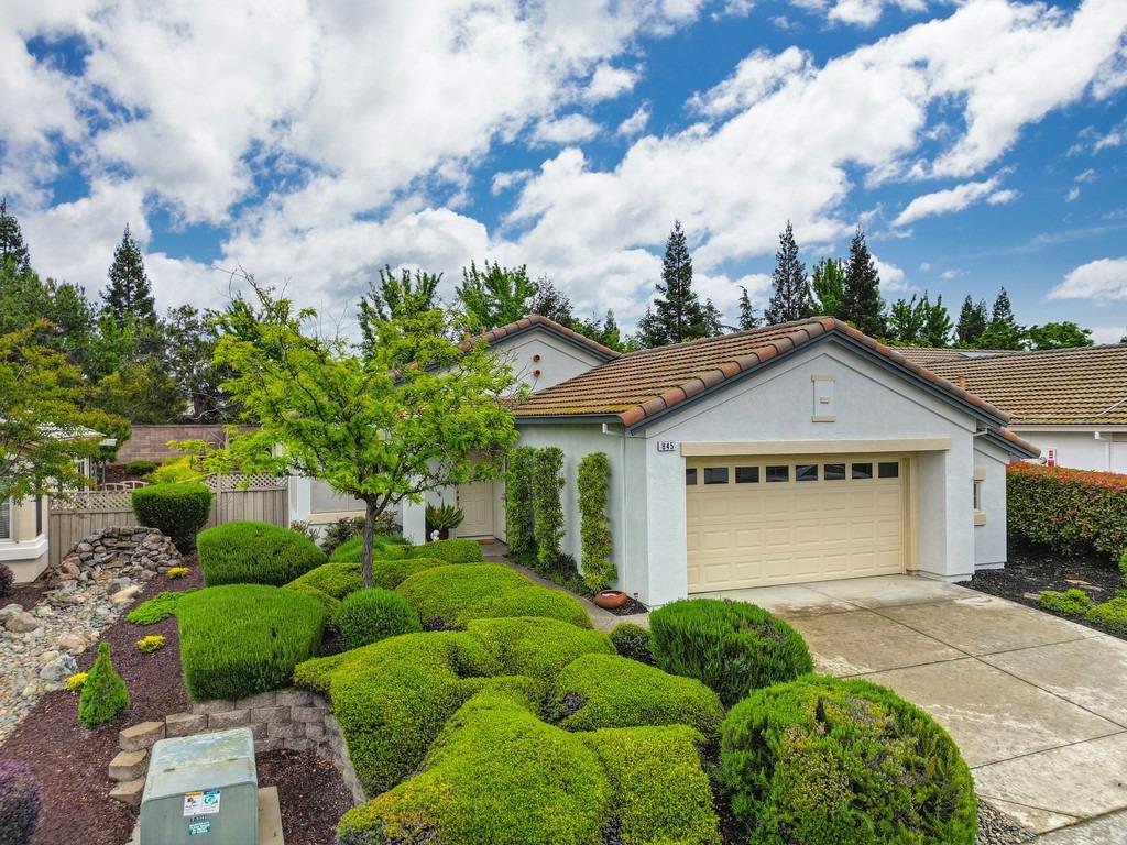 845 Dogwood Loop