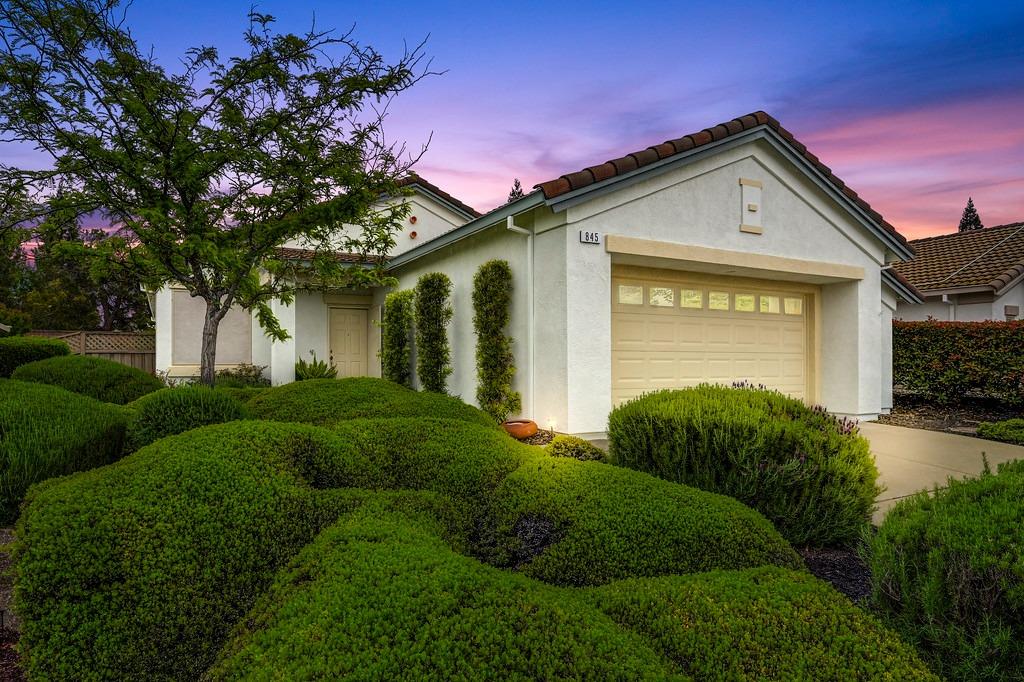 845 Dogwood Loop