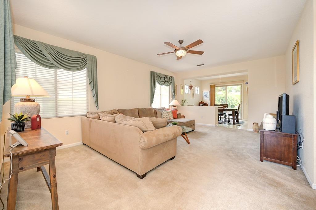 845 Dogwood Loop