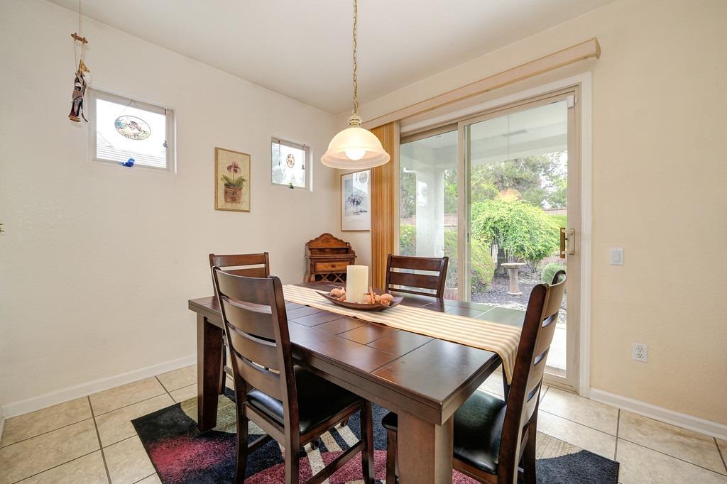 845 Dogwood Loop