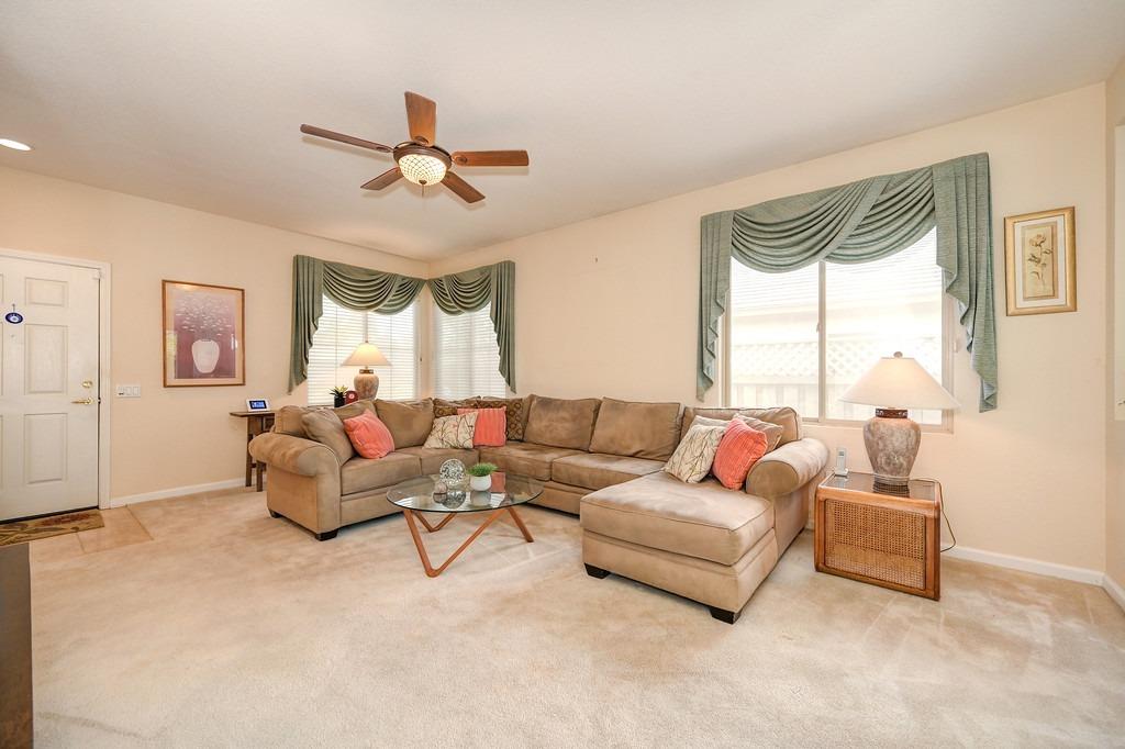 845 Dogwood Loop