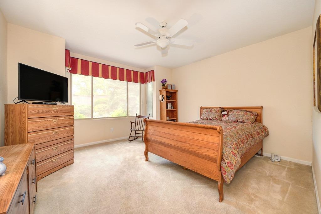 845 Dogwood Loop
