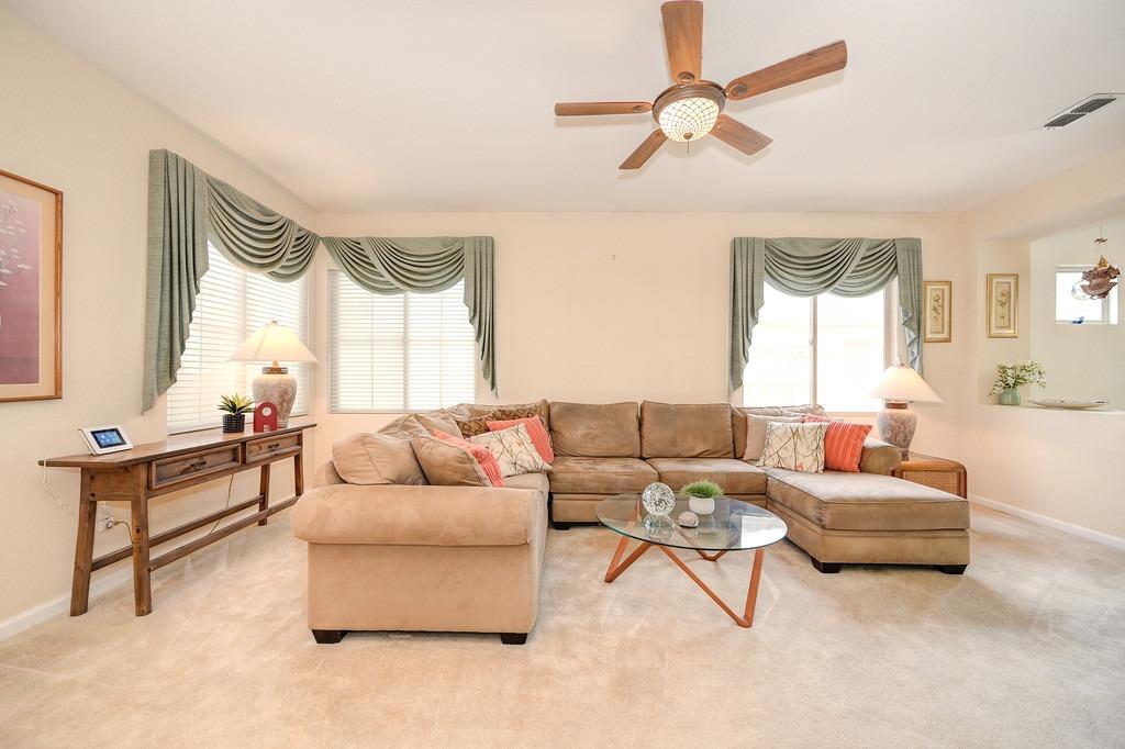 845 Dogwood Loop