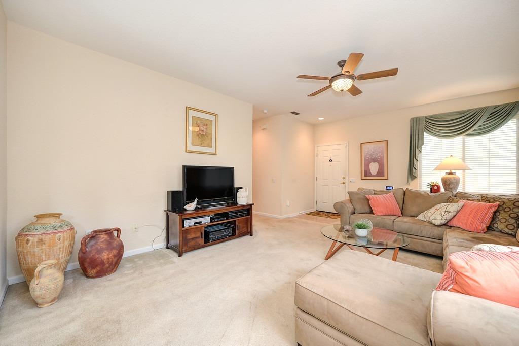 845 Dogwood Loop
