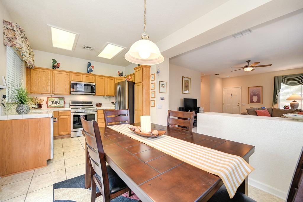 845 Dogwood Loop