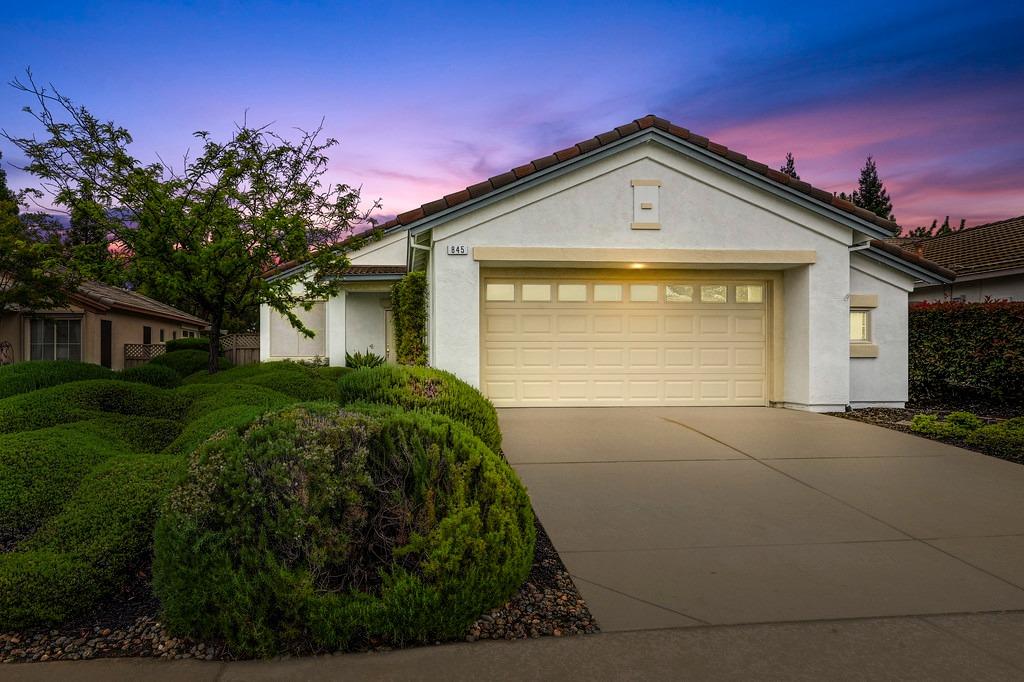 845 Dogwood Loop