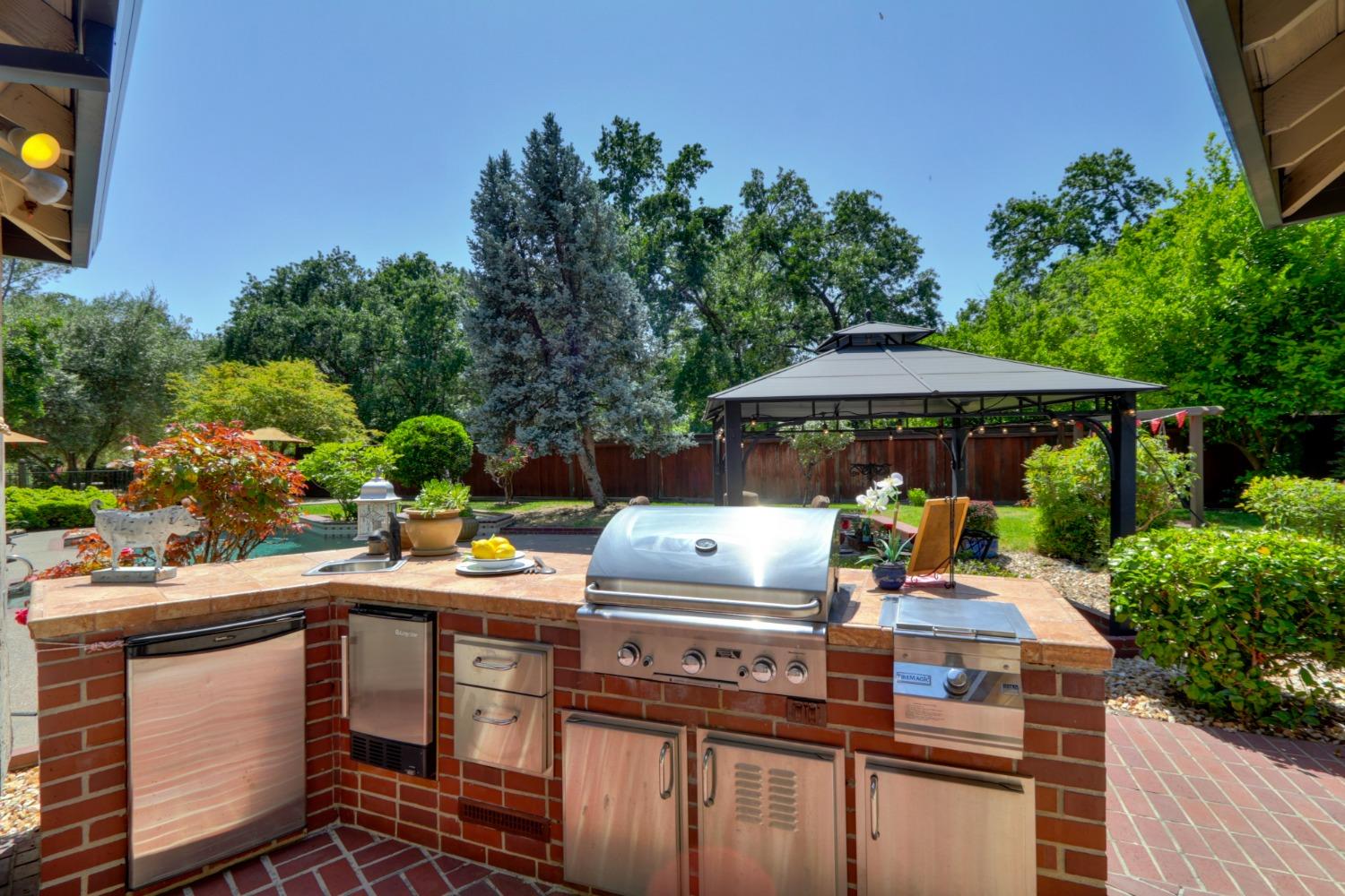 6810 Bell Drive