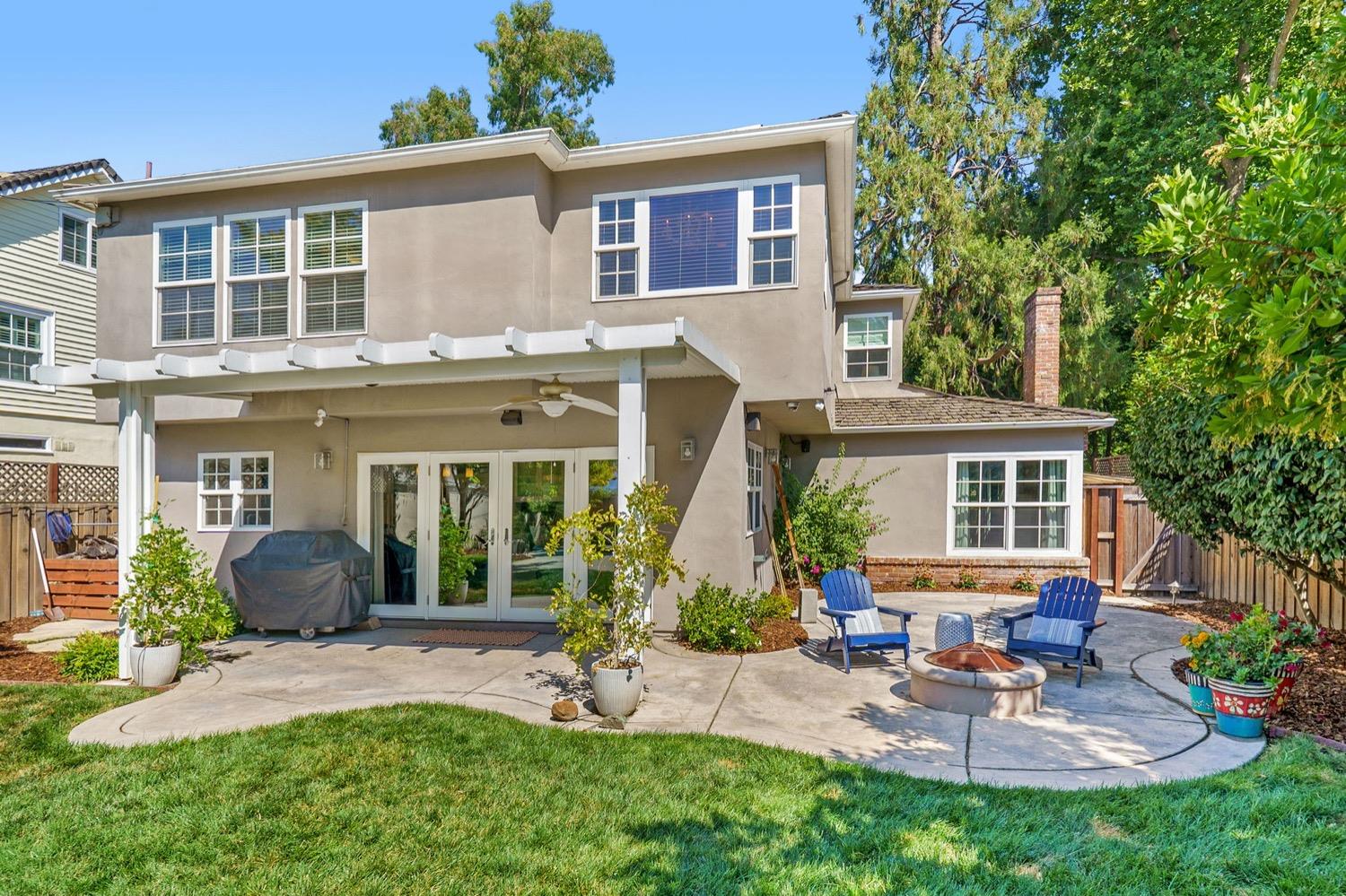 3832 W Land Park Drive