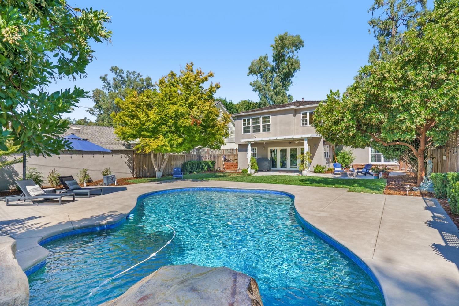 3832 W Land Park Drive