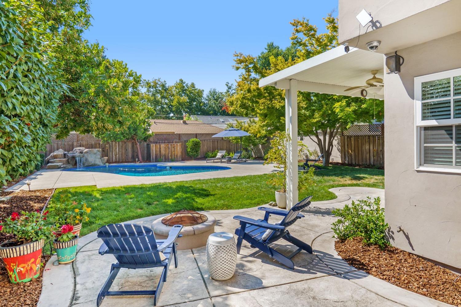 3832 W Land Park Drive