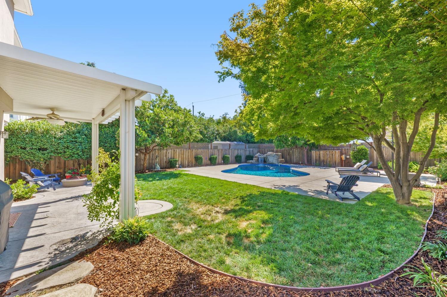 3832 W Land Park Drive
