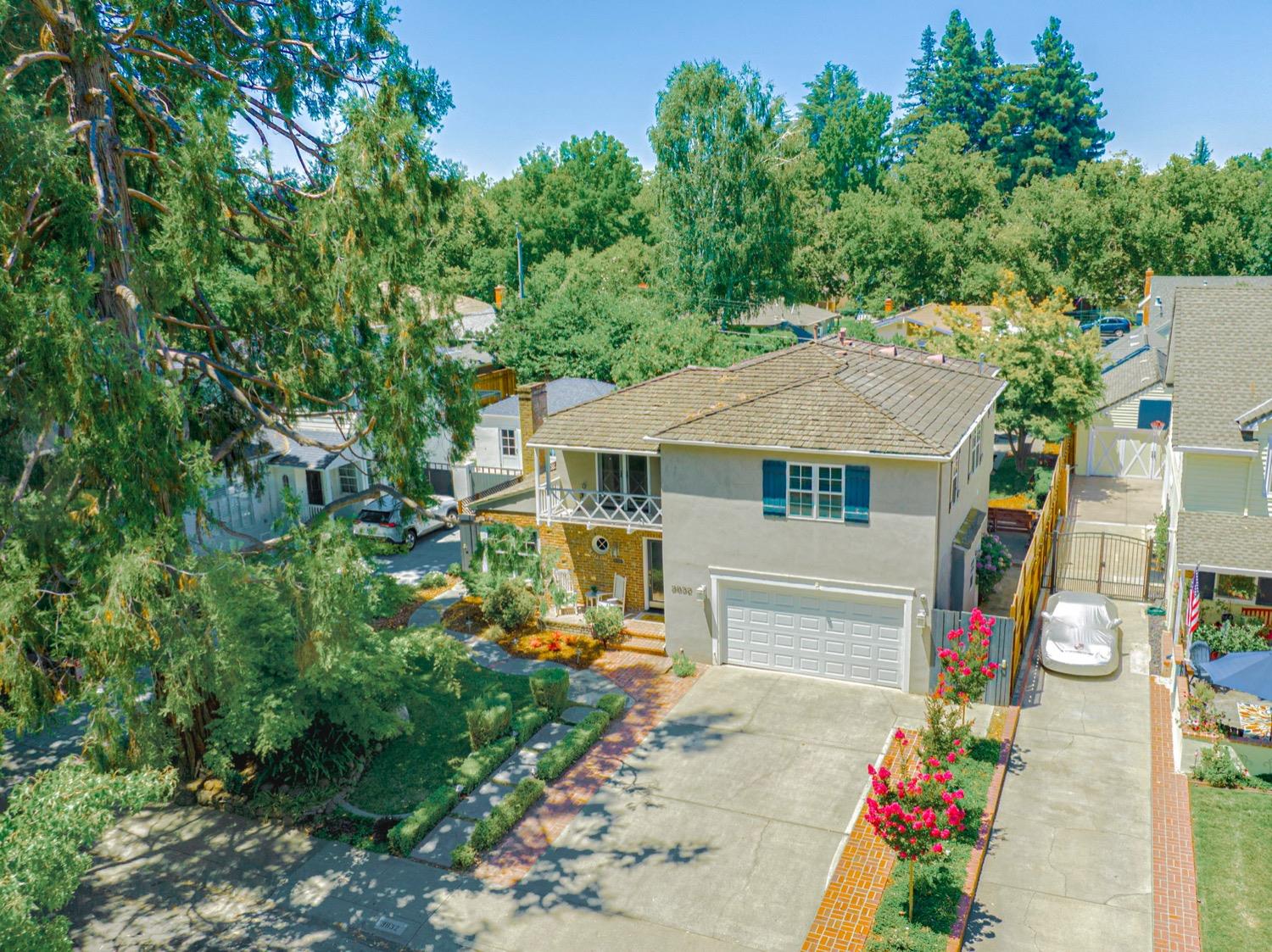 3832 W Land Park Drive