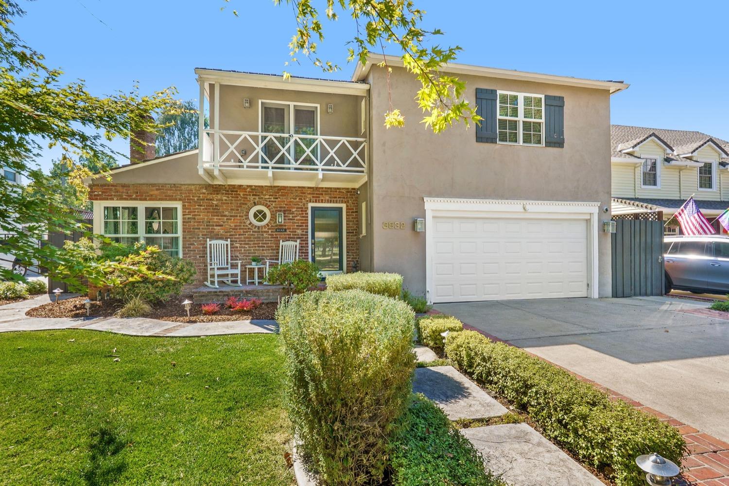 3832 W Land Park Drive