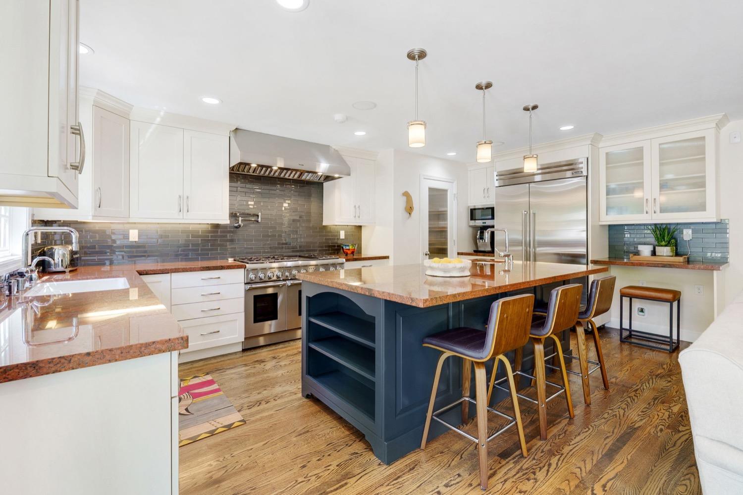 3832 W Land Park Drive