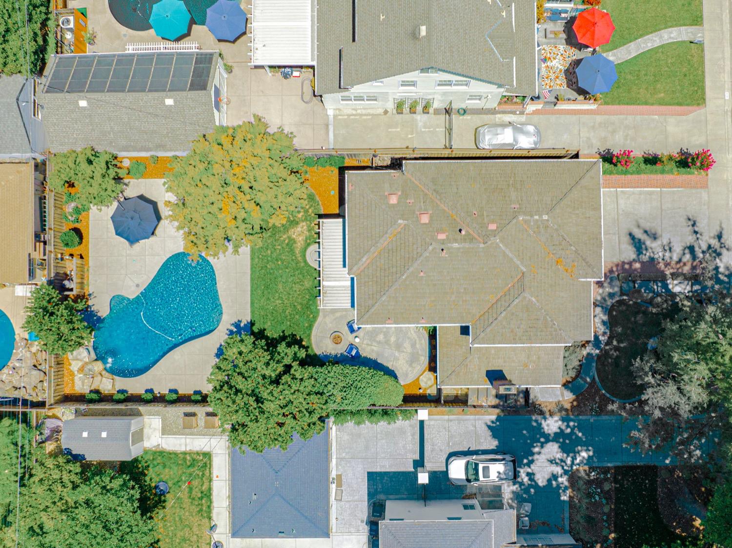 3832 W Land Park Drive