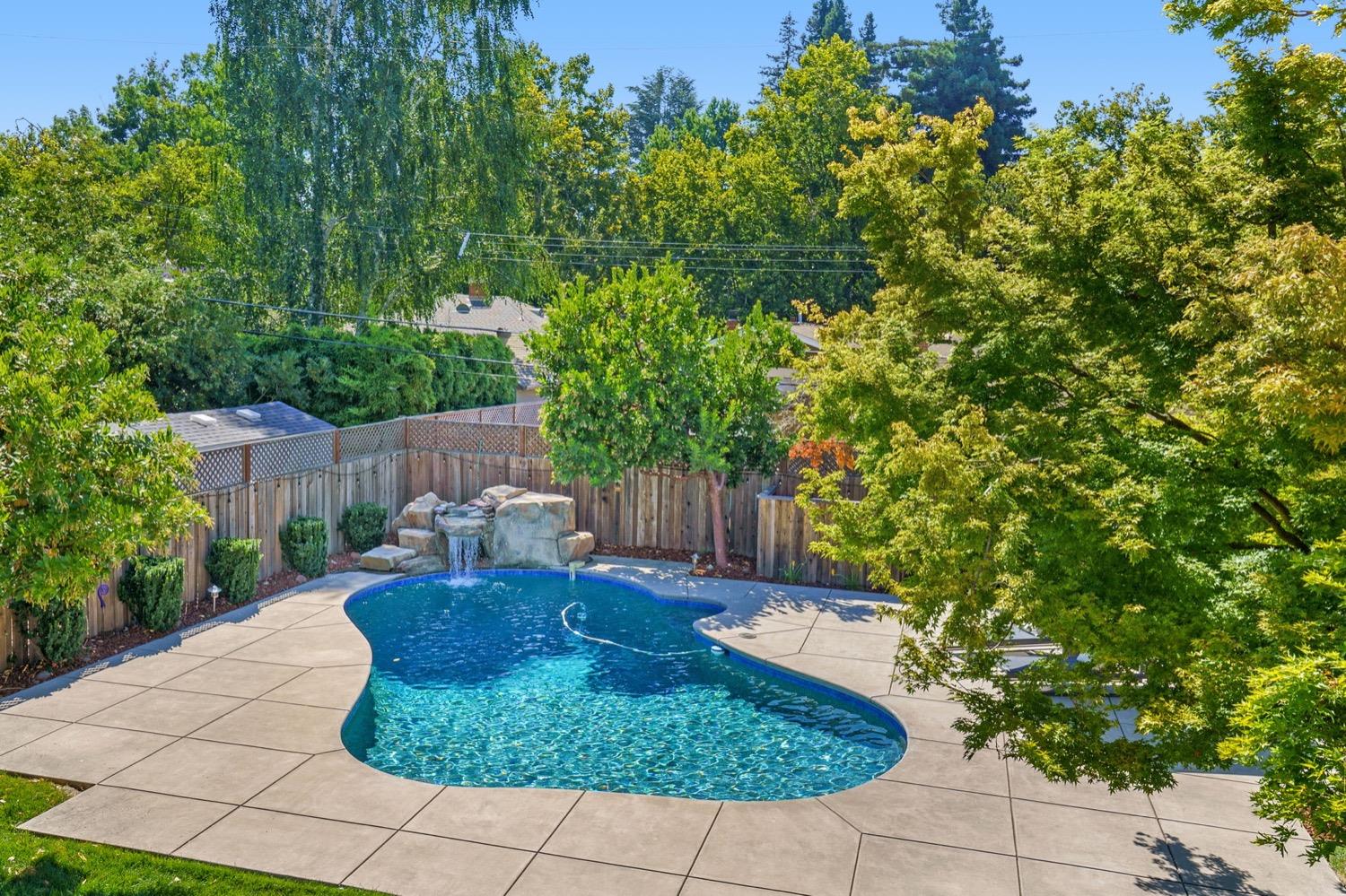 3832 W Land Park Drive