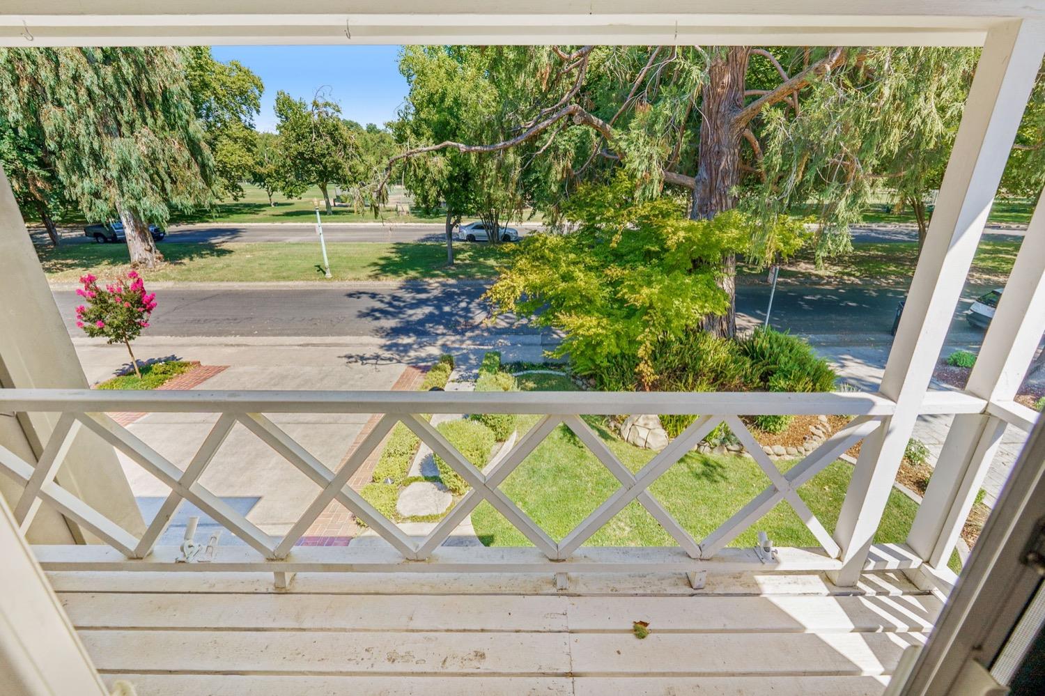 3832 W Land Park Drive