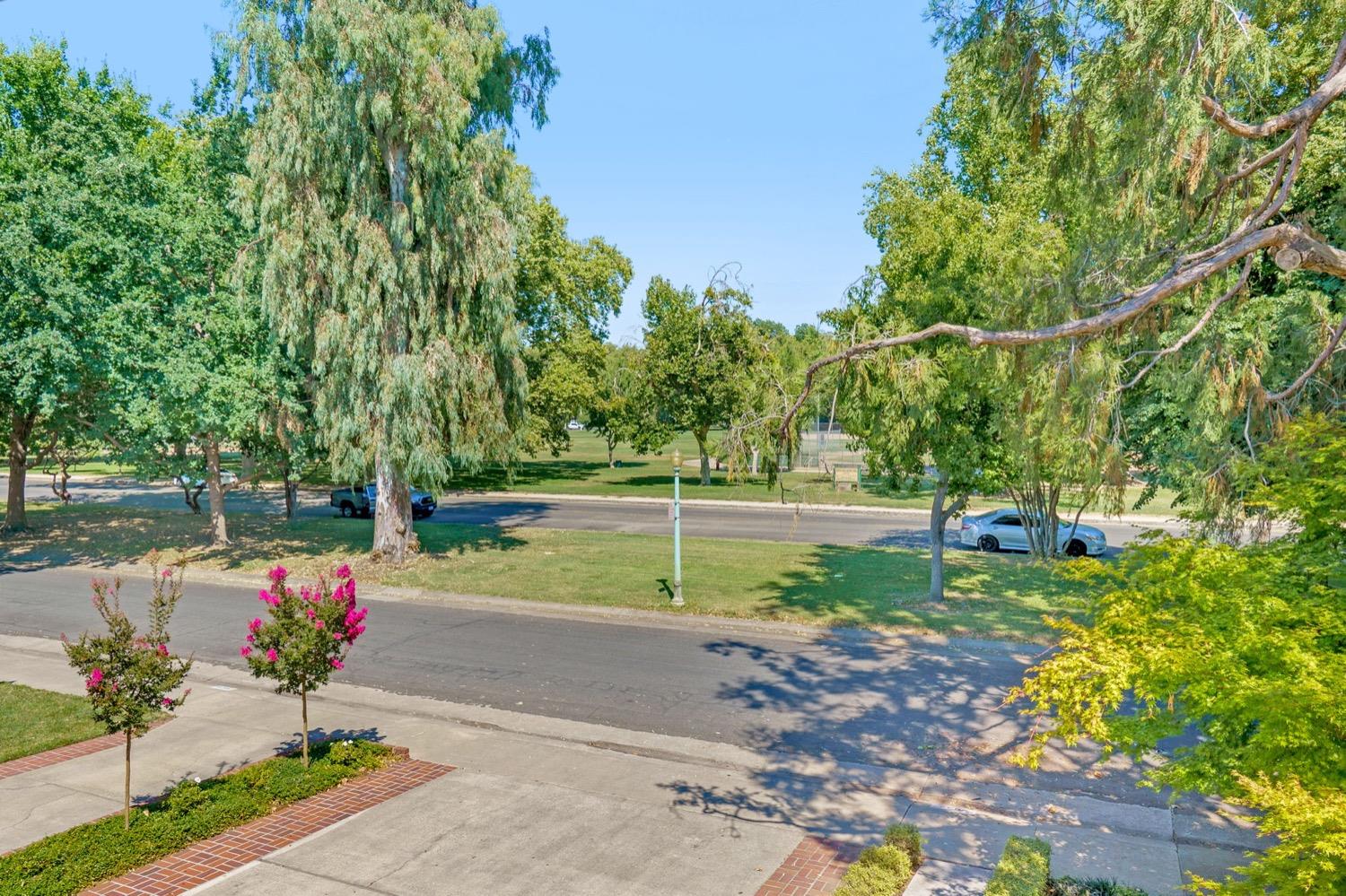3832 W Land Park Drive