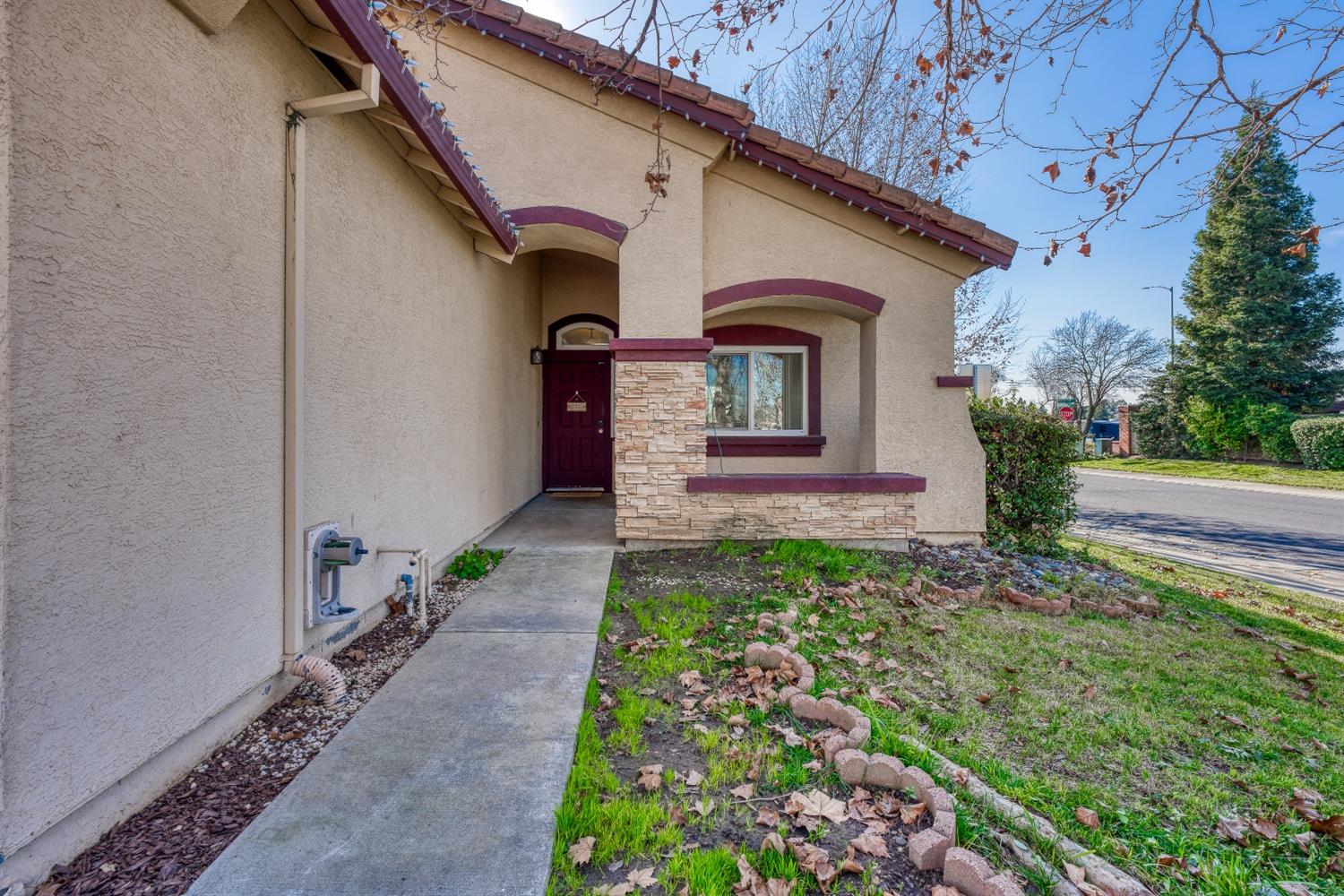 1597 Arncliffe Way