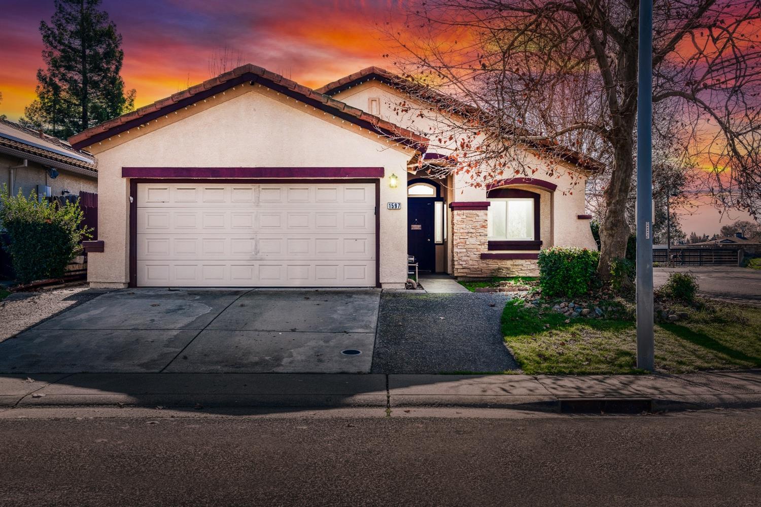 1597 Arncliffe Way