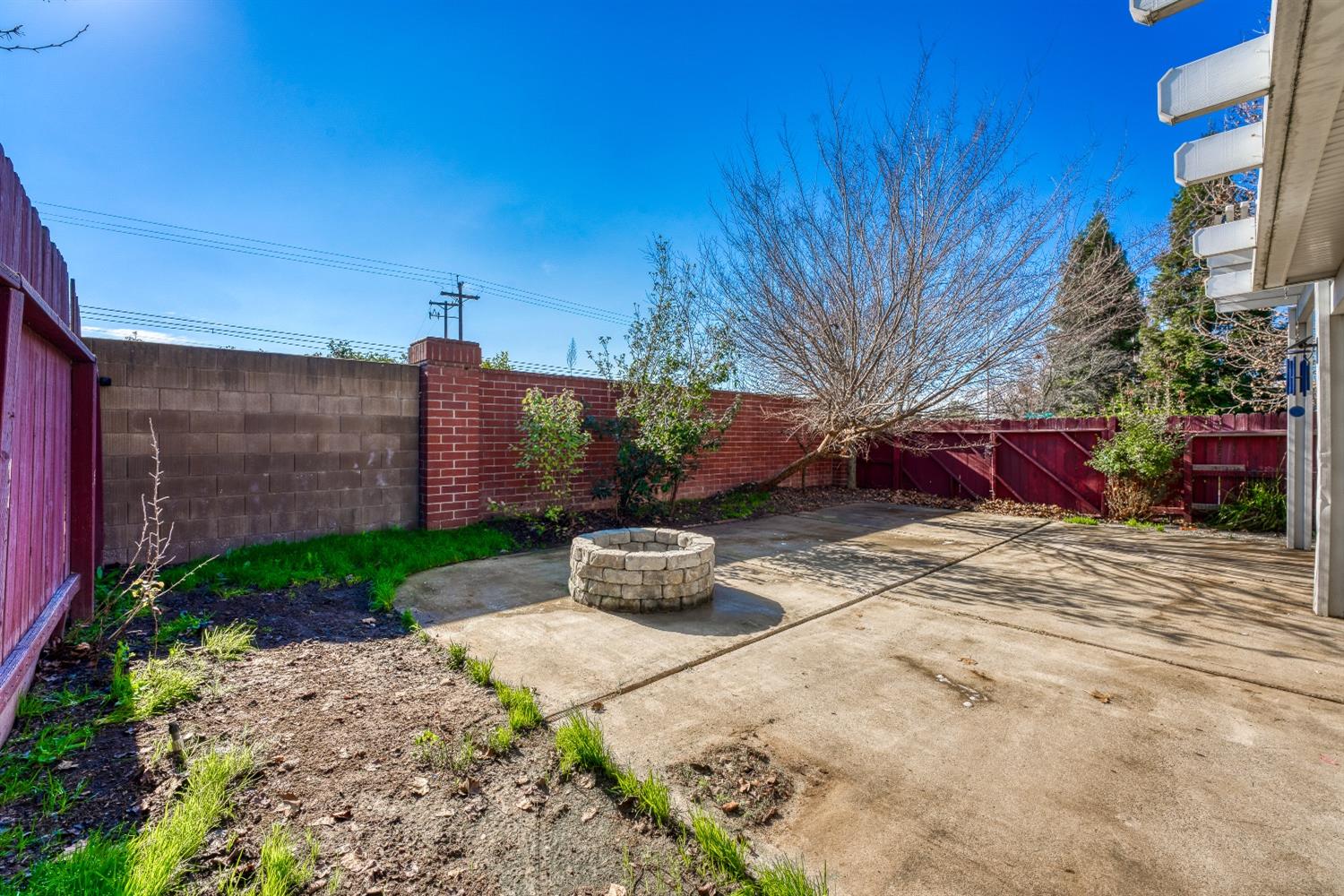 1597 Arncliffe Way