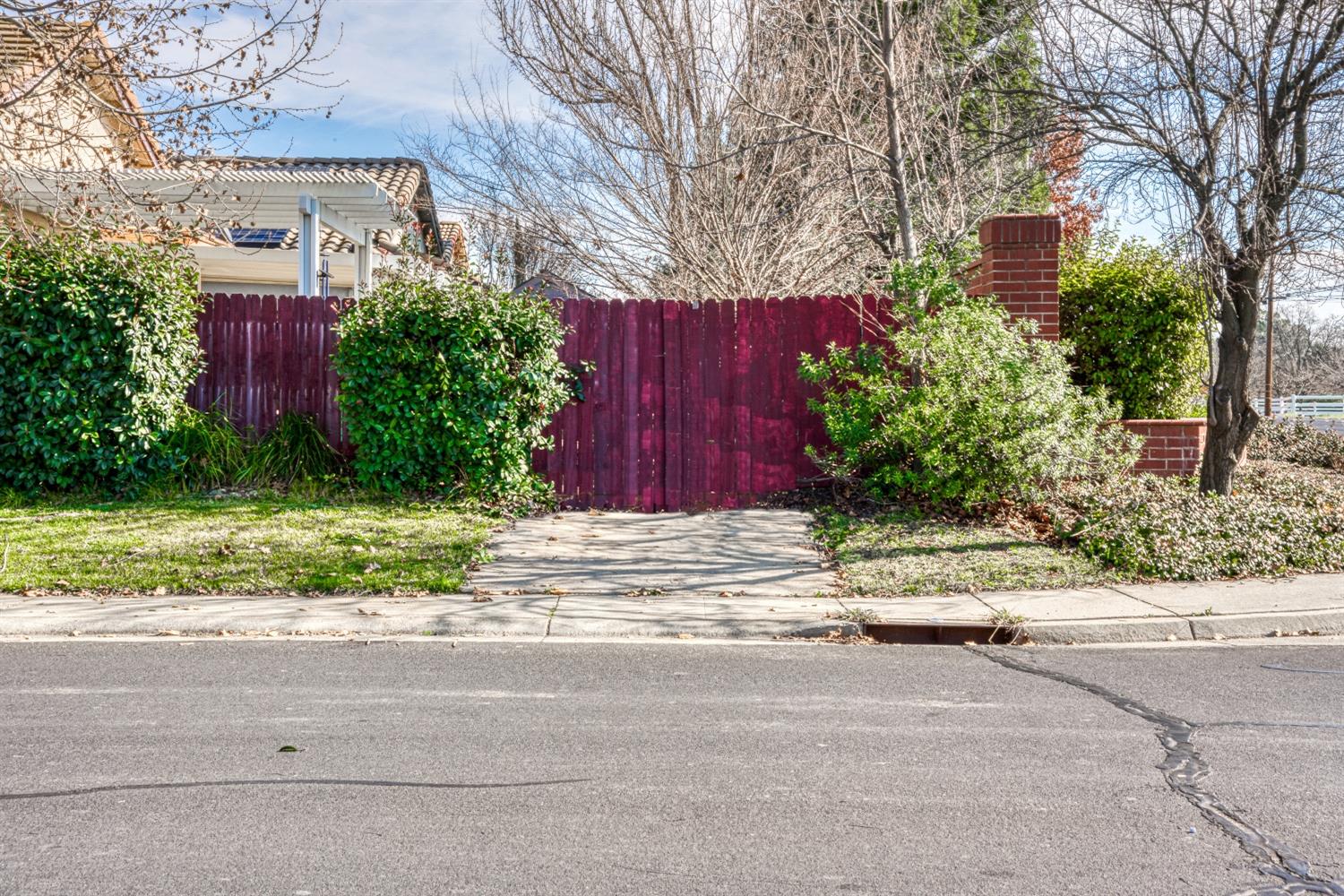 1597 Arncliffe Way