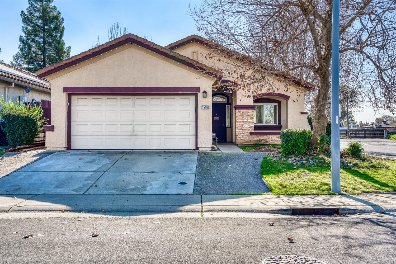 1597 Arncliffe Way