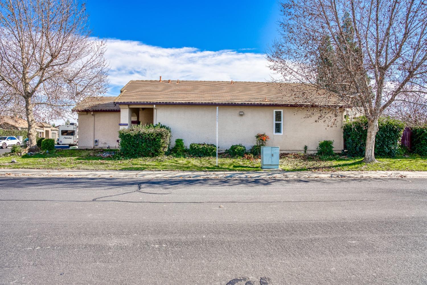 1597 Arncliffe Way