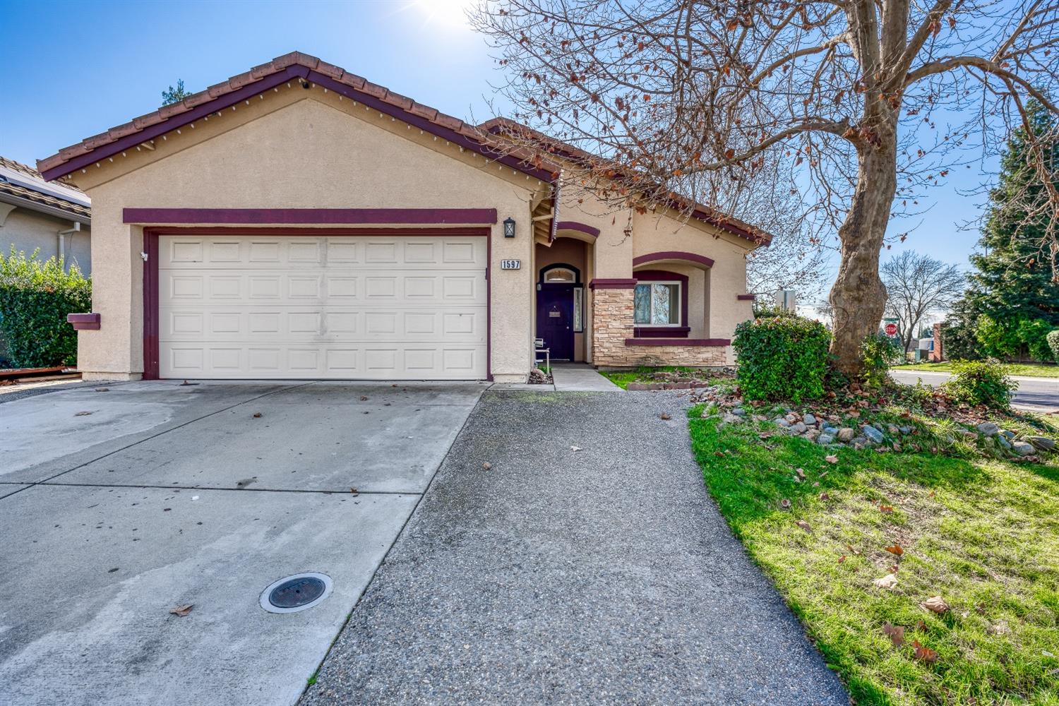 1597 Arncliffe Way
