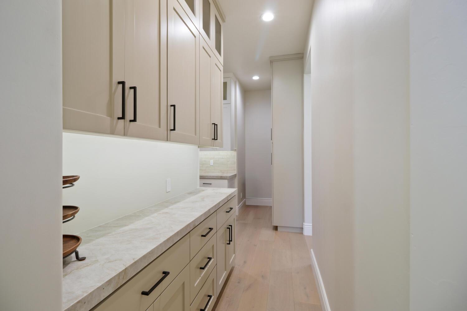 6000 Greystone Place