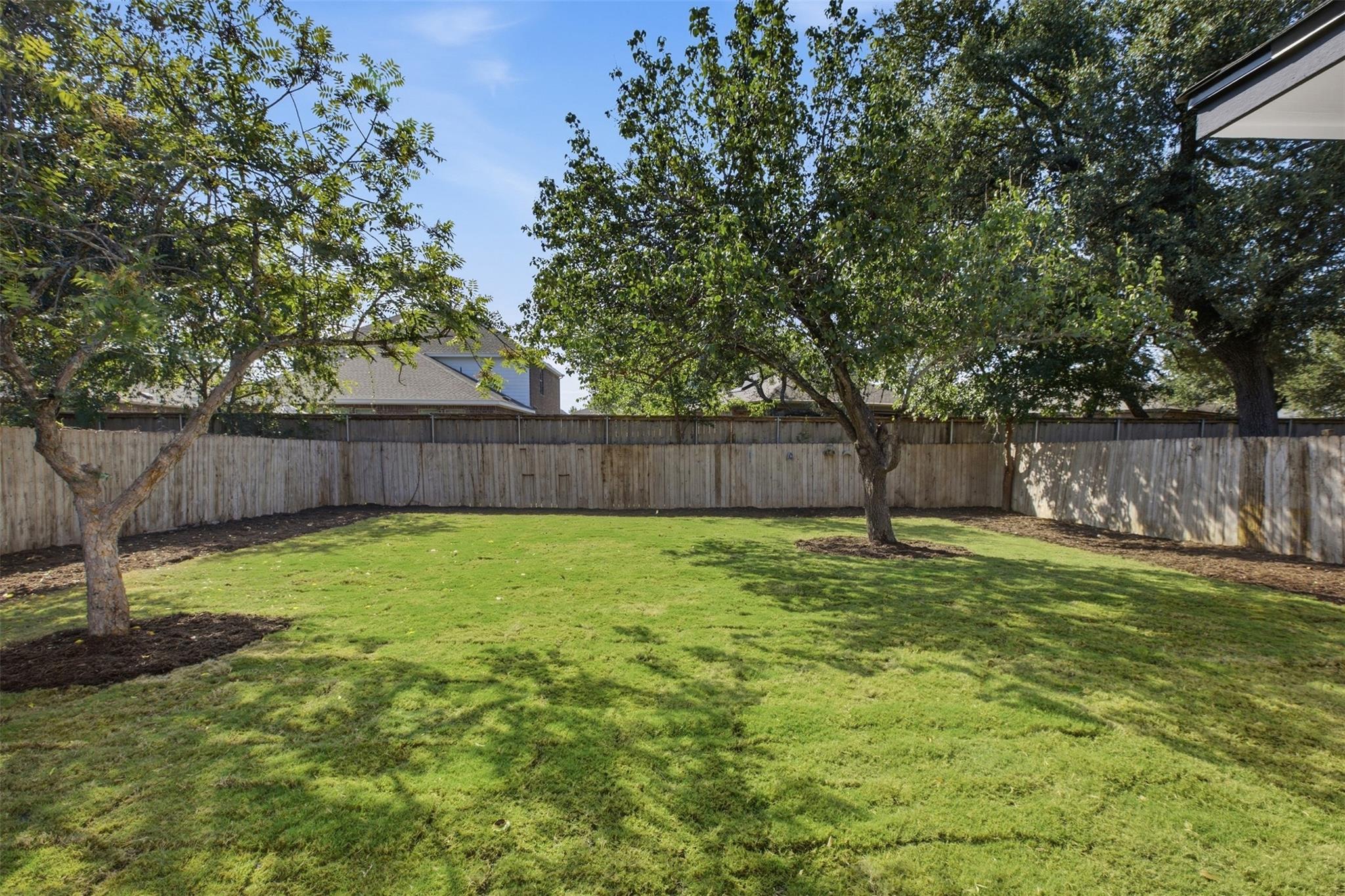 812 HONEYSUCKLE DR