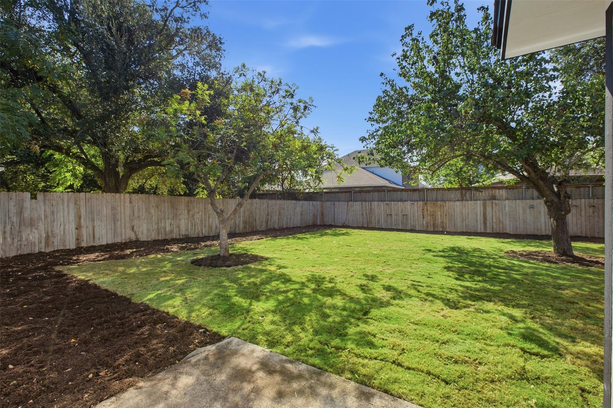 812 HONEYSUCKLE DR