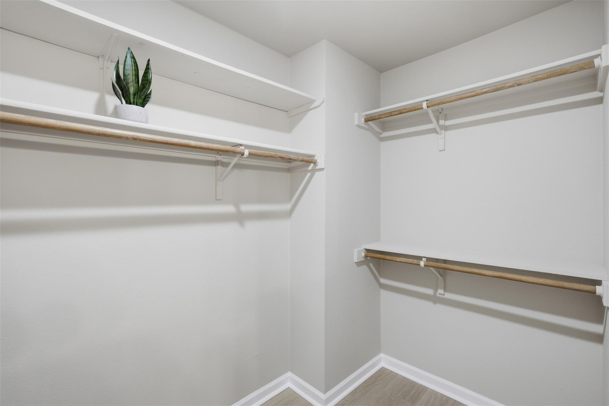 812 HONEYSUCKLE DR