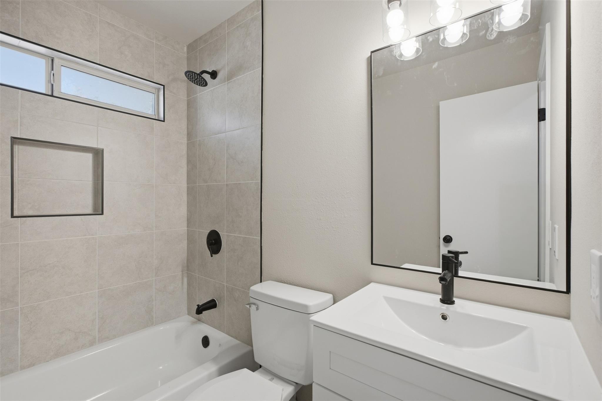 812 HONEYSUCKLE DR