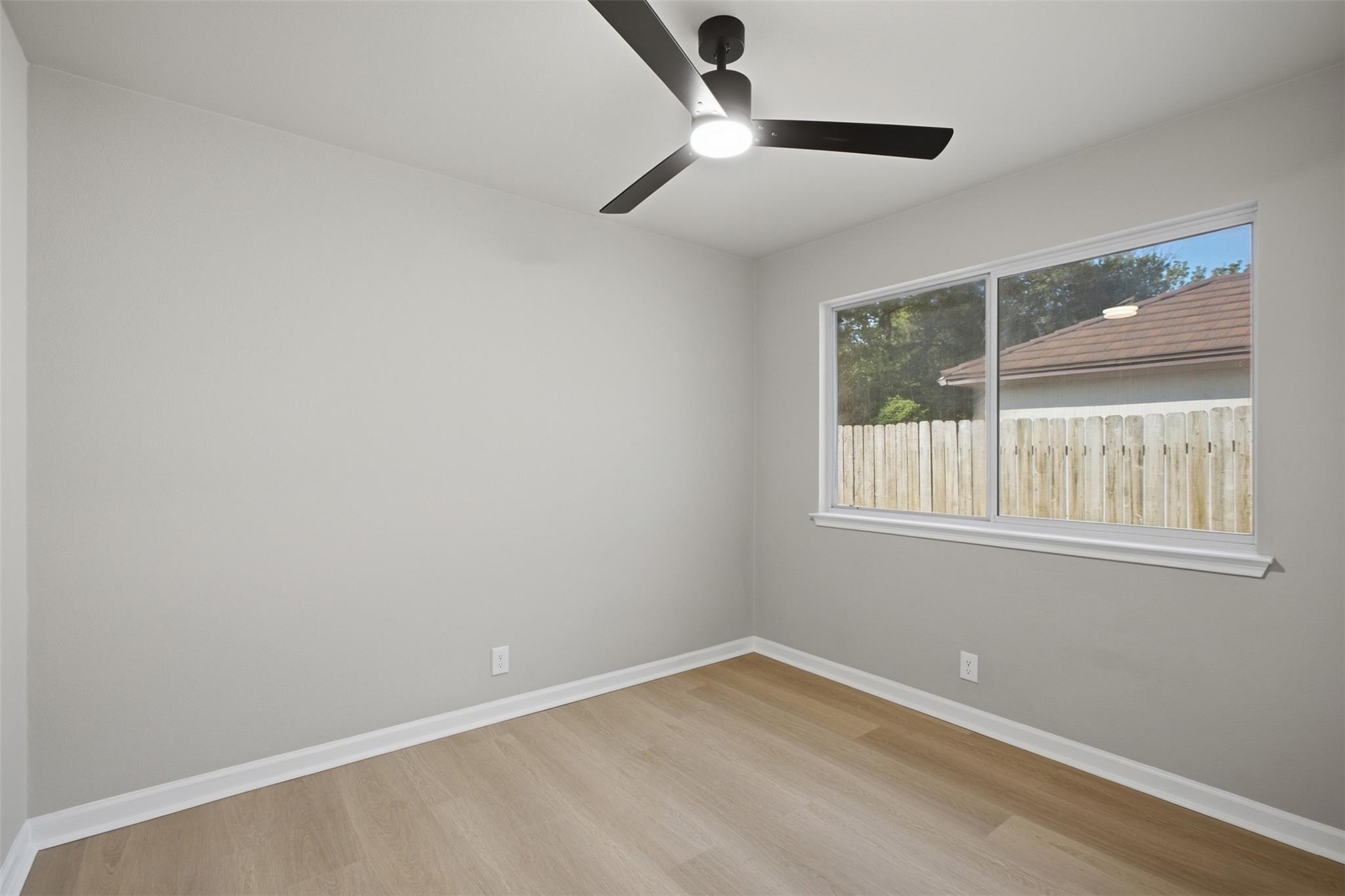 812 HONEYSUCKLE DR