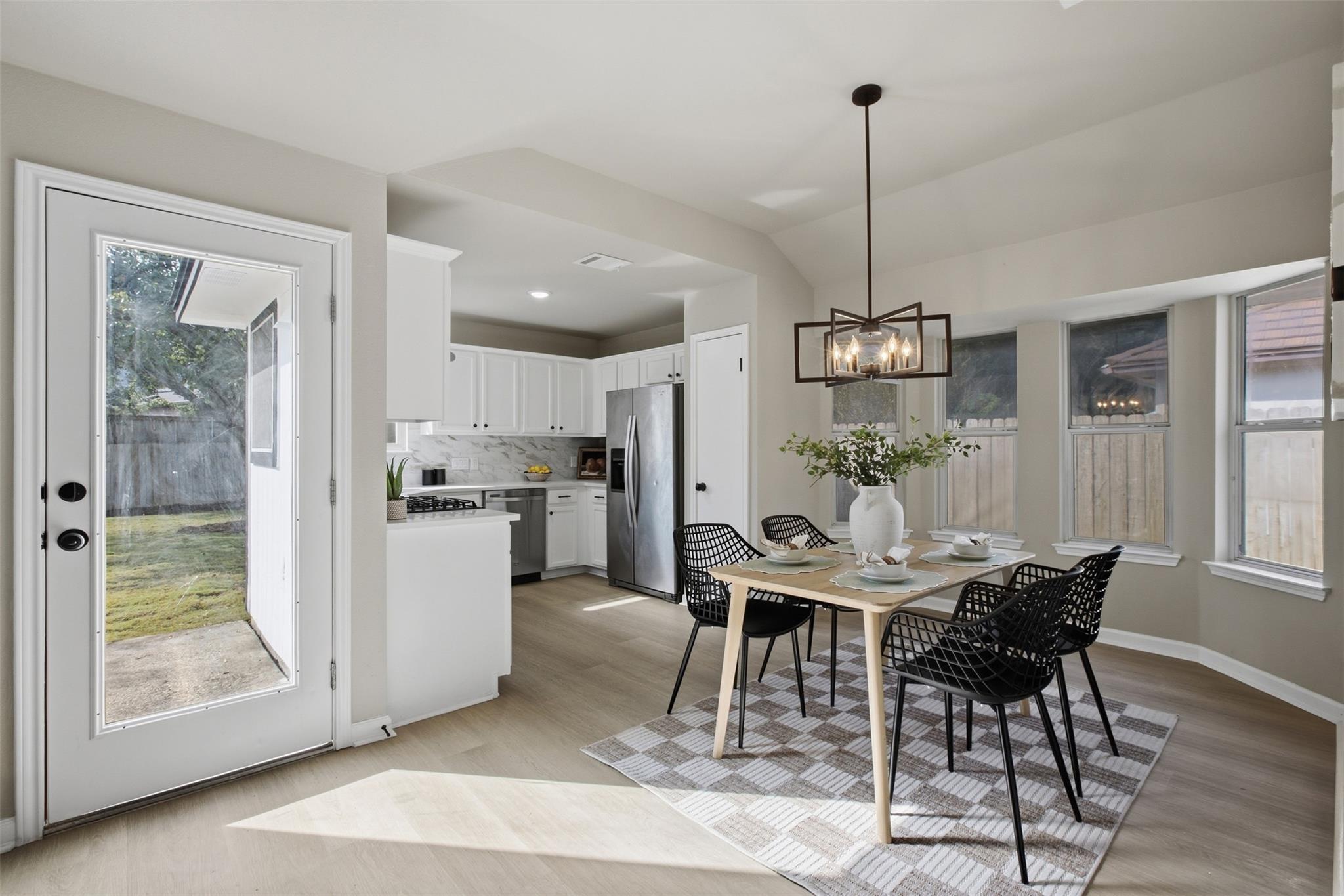 812 HONEYSUCKLE DR