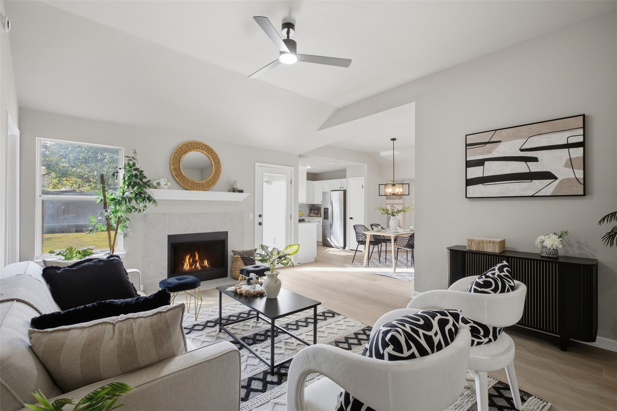 812 HONEYSUCKLE DR