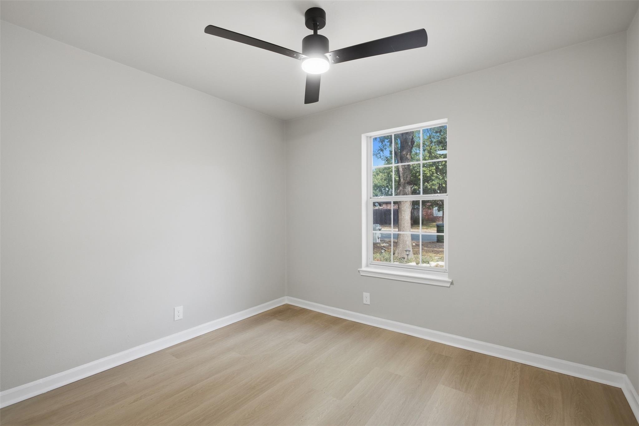 812 HONEYSUCKLE DR