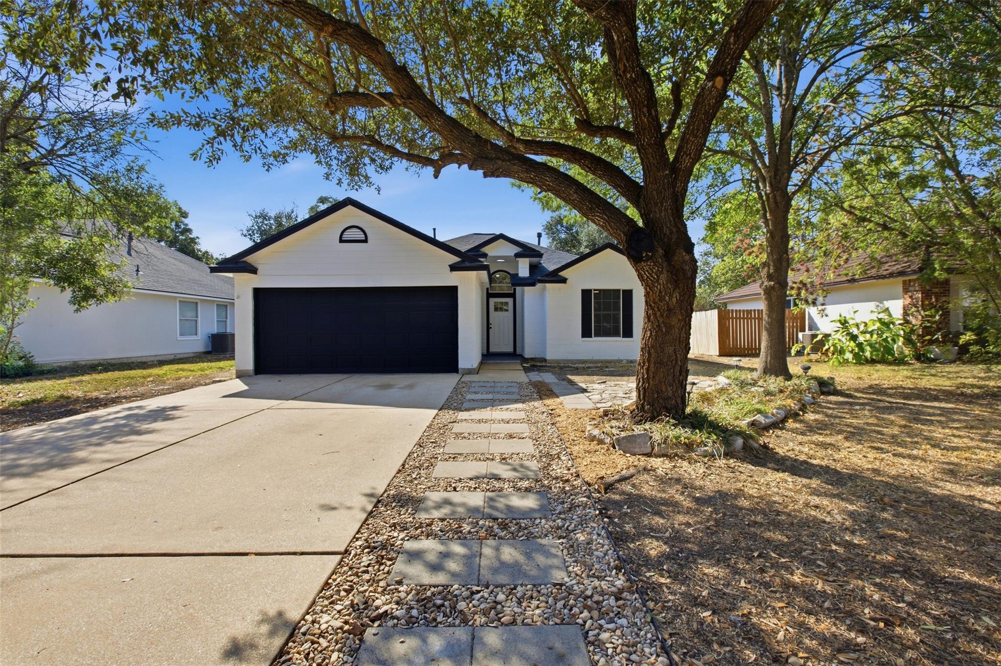 812 HONEYSUCKLE DR