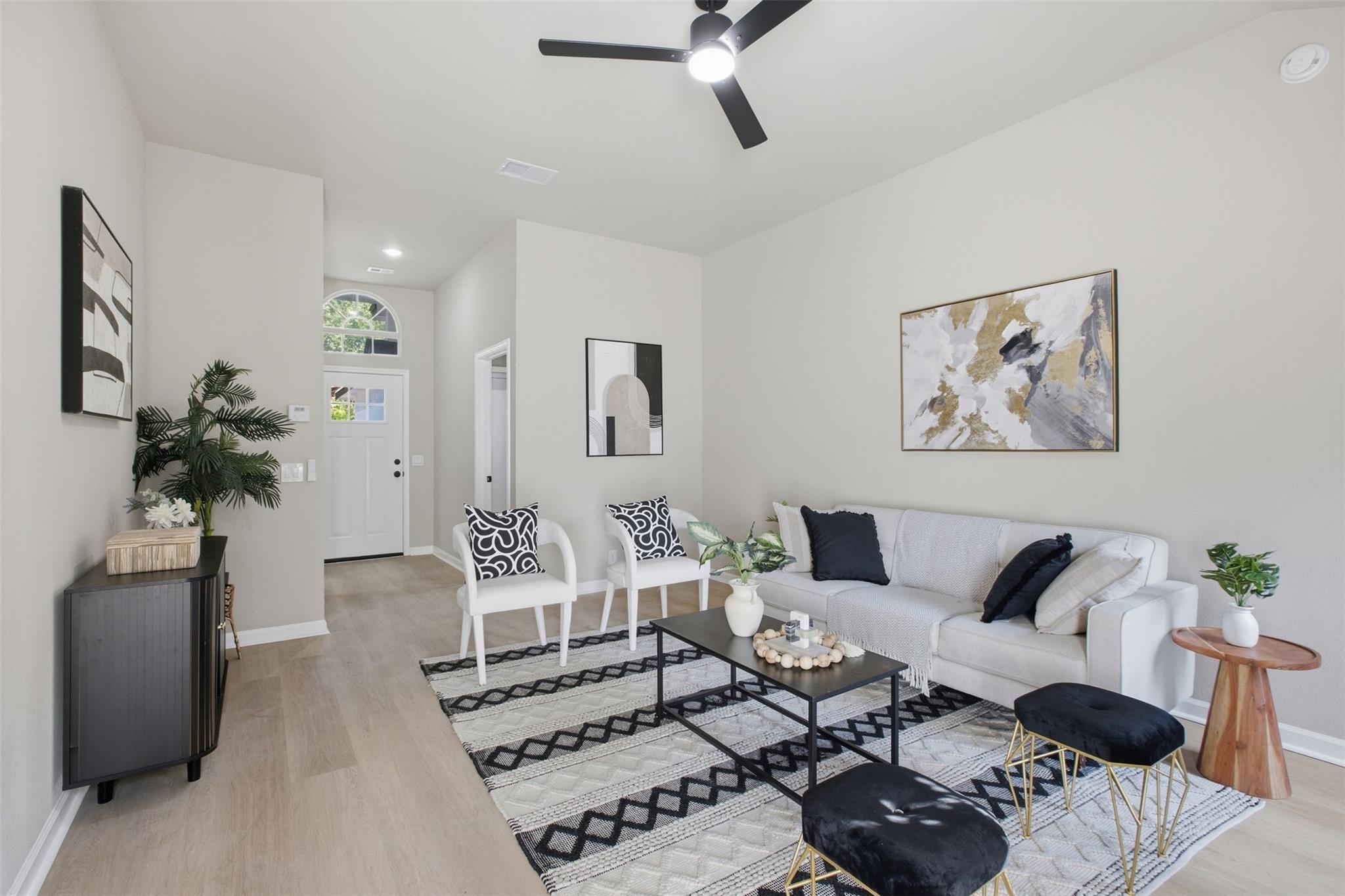 812 HONEYSUCKLE DR