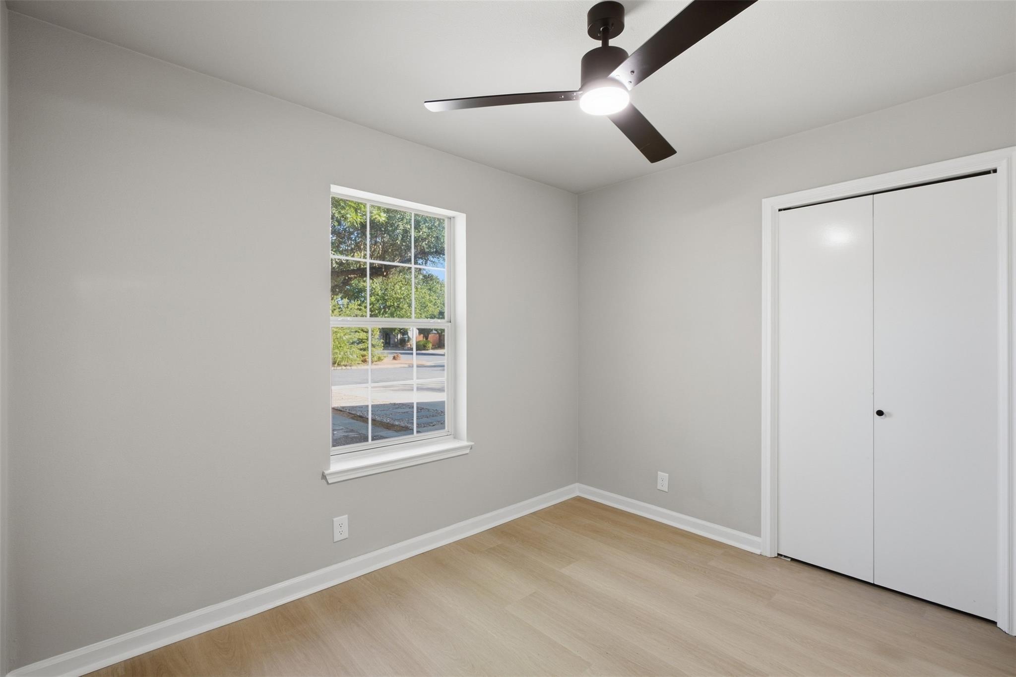 812 HONEYSUCKLE DR