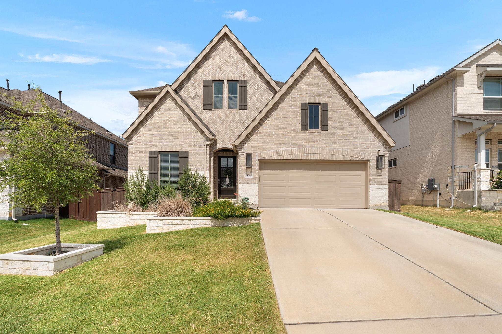 932 Mollie McBride LN