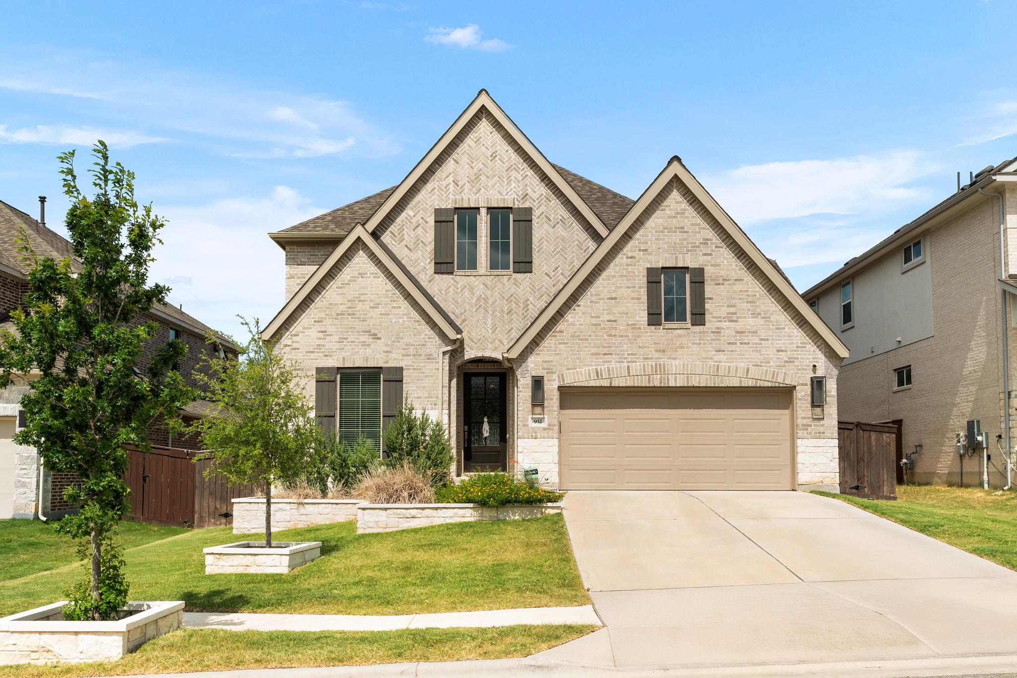 932 Mollie McBride LN