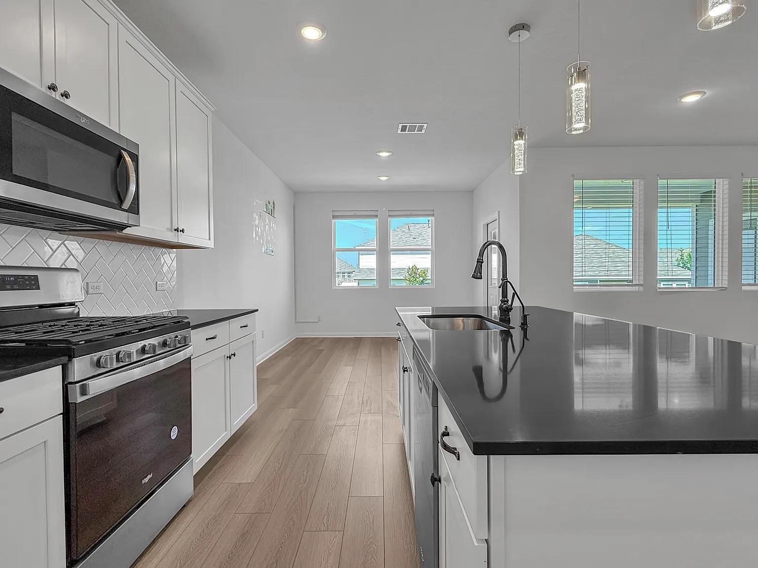 2608 Emerson TRL
