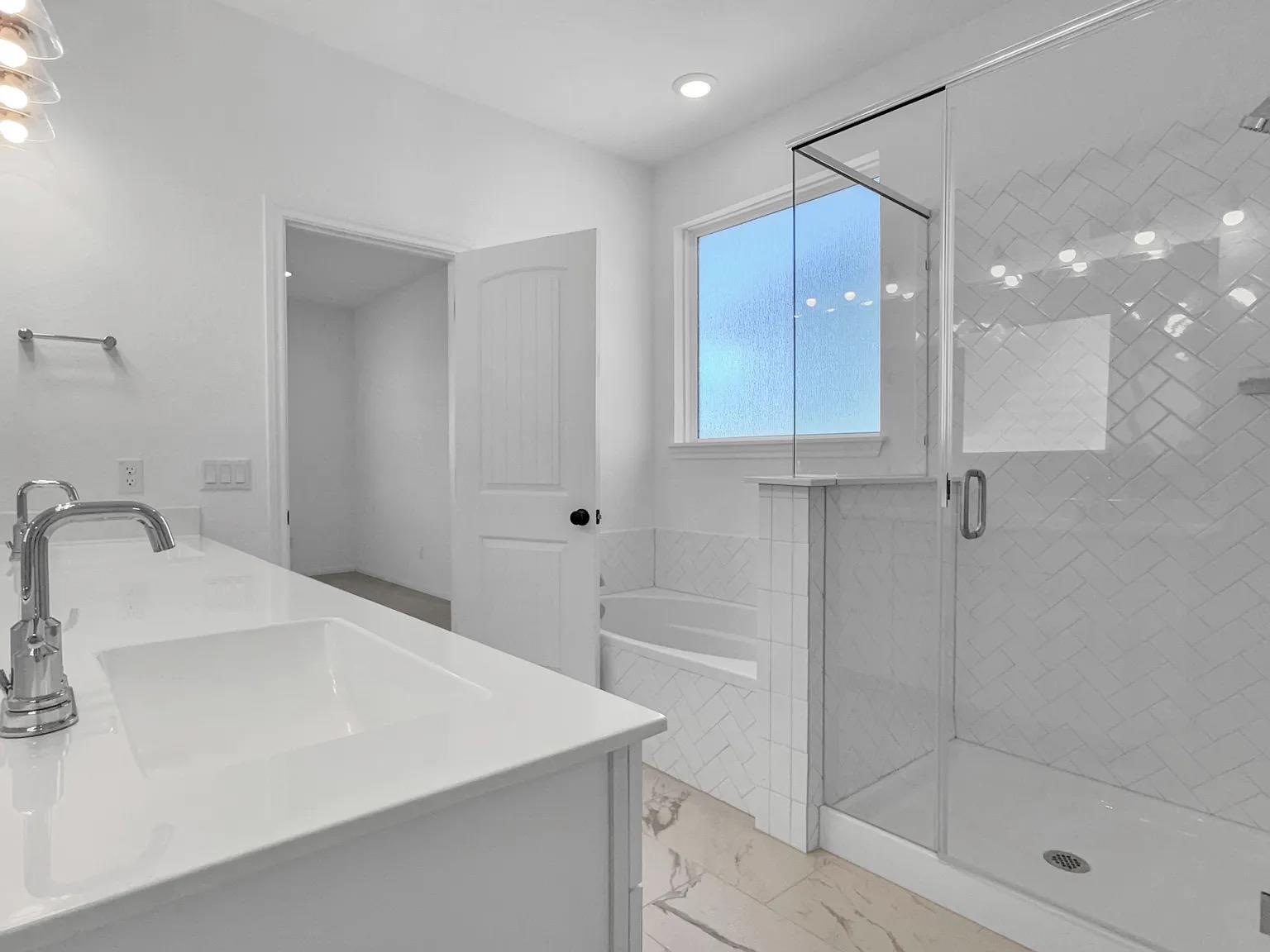 2608 Emerson TRL