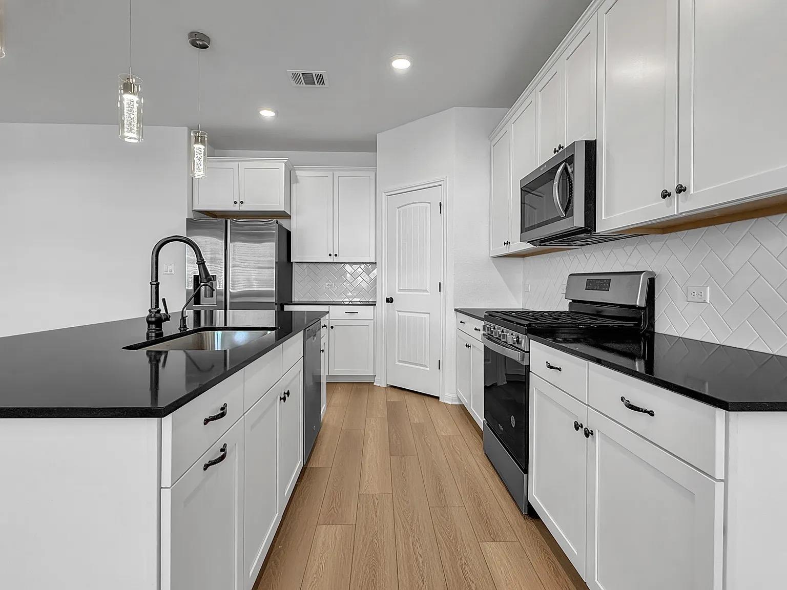 2608 Emerson TRL